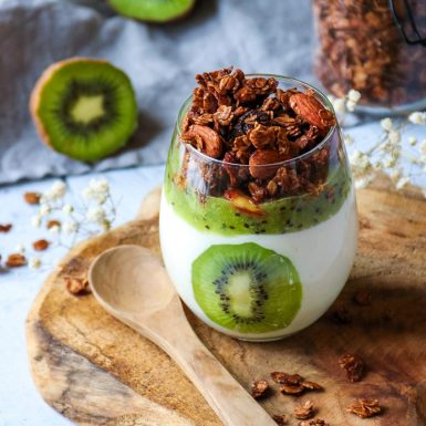 Verrines healthy kiwi granola chocolat