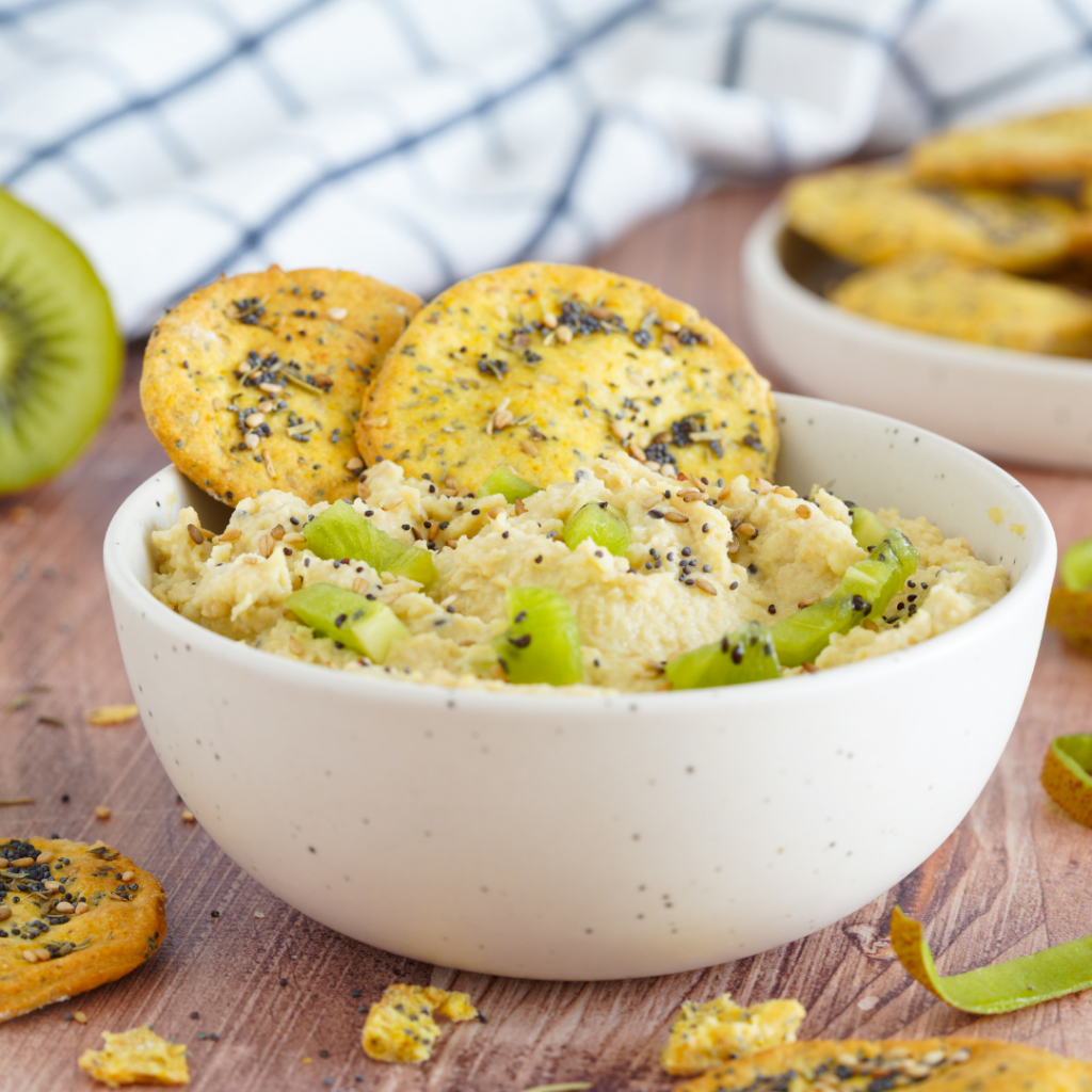 Houmous kiwi et crackers au sesame carre